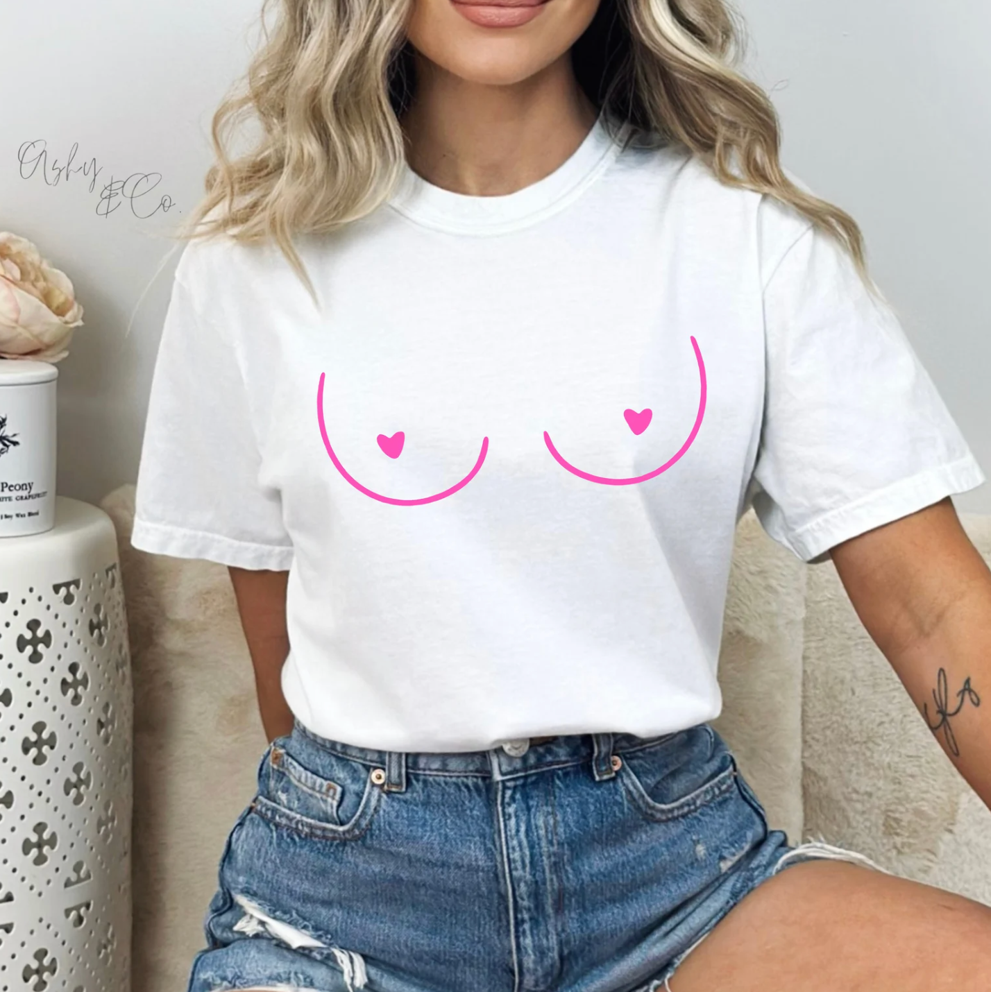 Lovely Tatas Tee